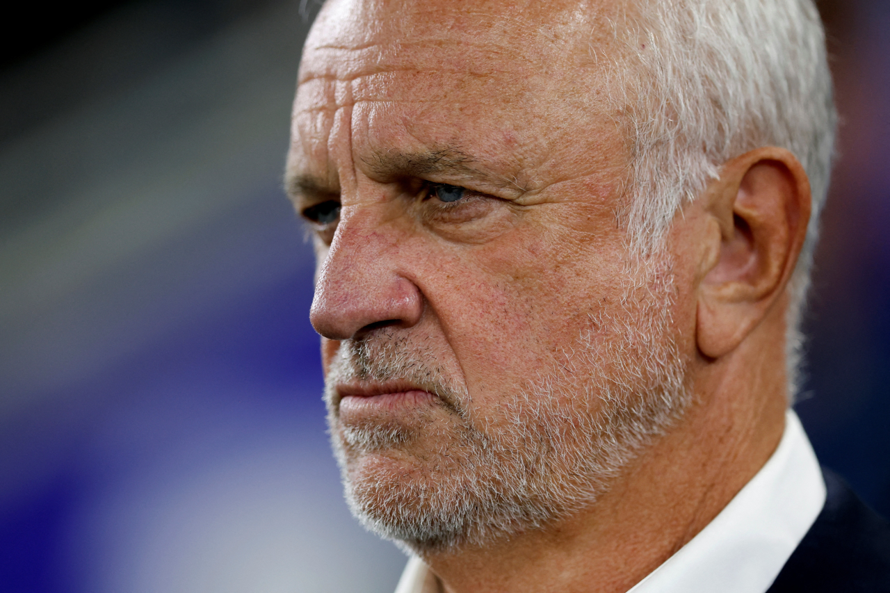 Graham Arnold em entrevista