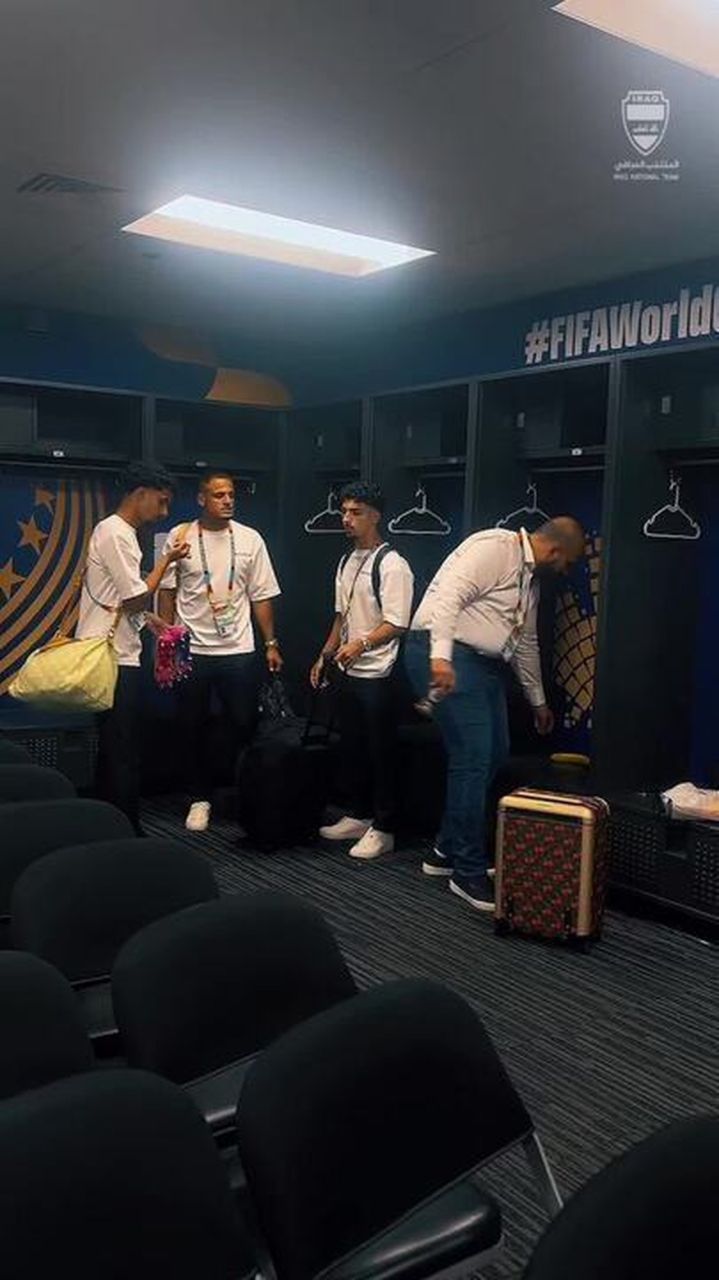 Graham Arnold em coletiva