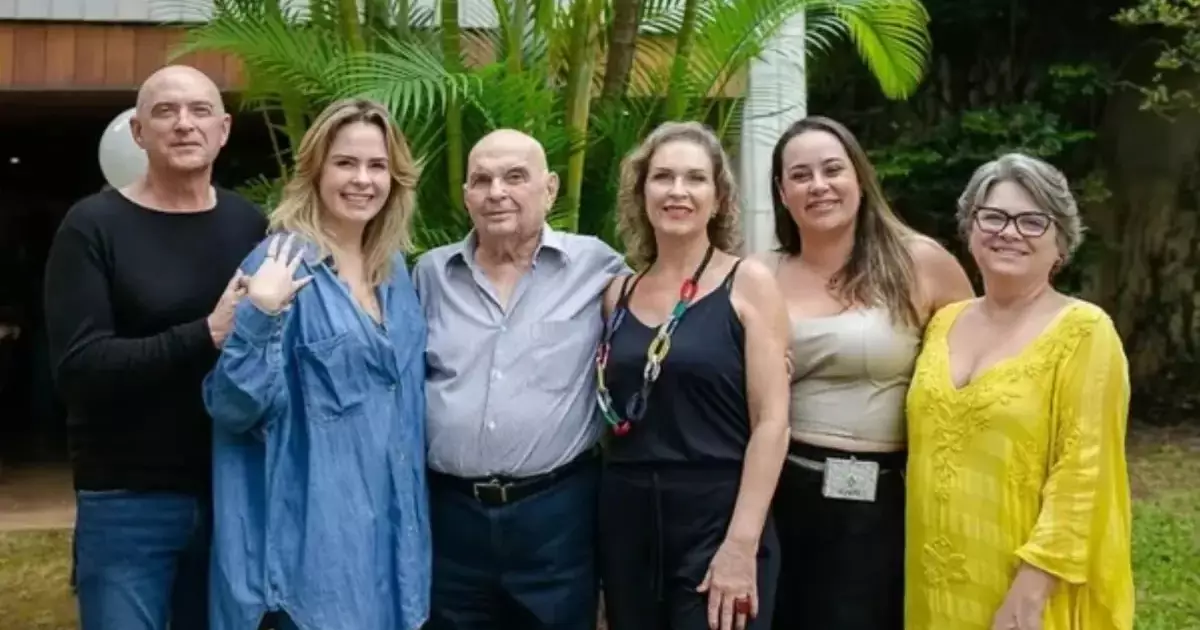 Ana Paula Renault com a família na final do reality