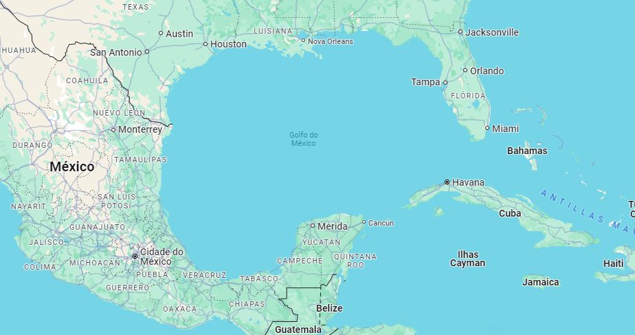 Plataforma offshore evacuada no Golfo do México durante a aproximação do furacão Isaías