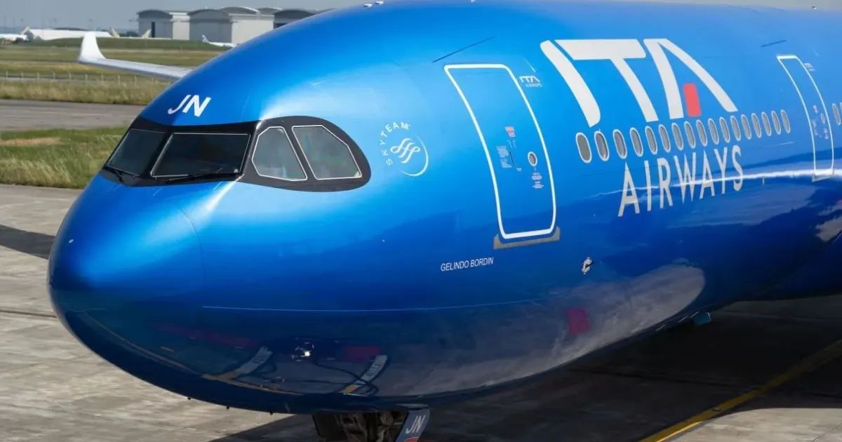 Aeronave A320neo da ITA Airways no solo