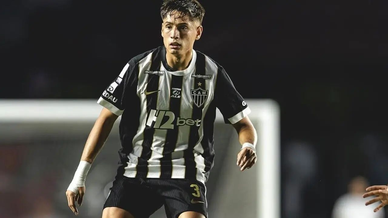 Iván Román em ação pelo Atlético-MG