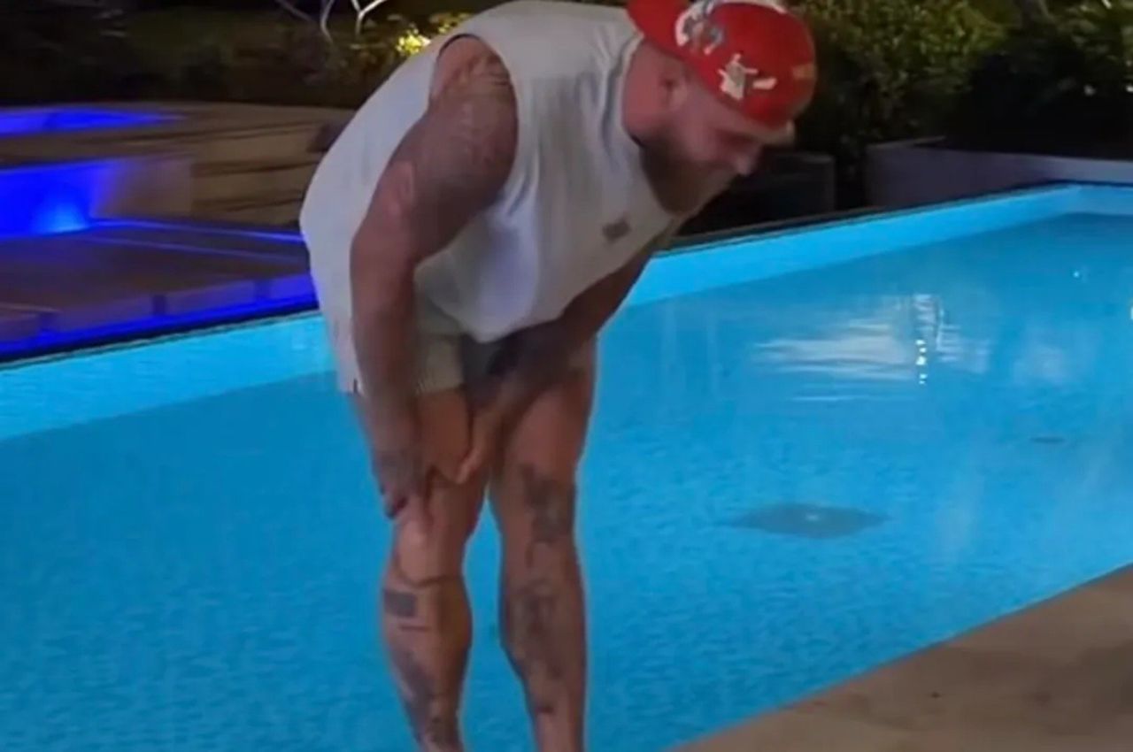 Jake Paul imitando lesão de Conor McGregor