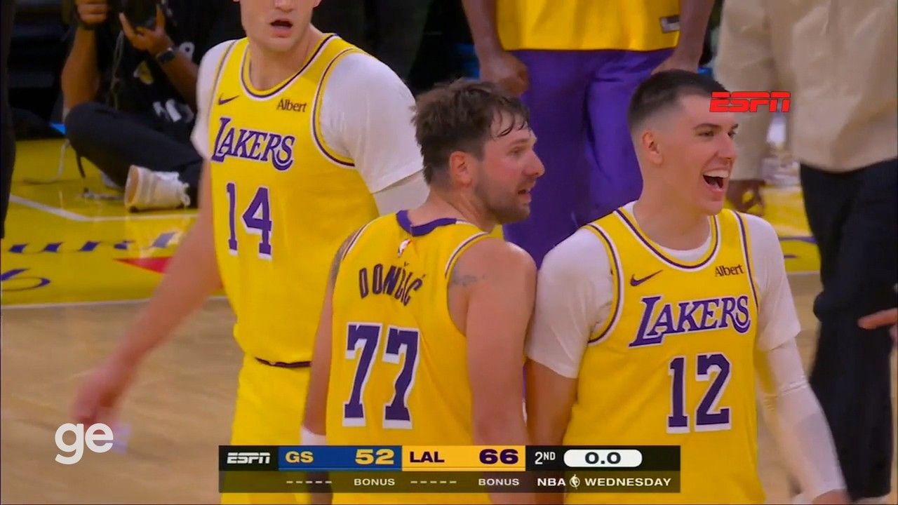 Jalen Williams sendo retirado de quadra de maca