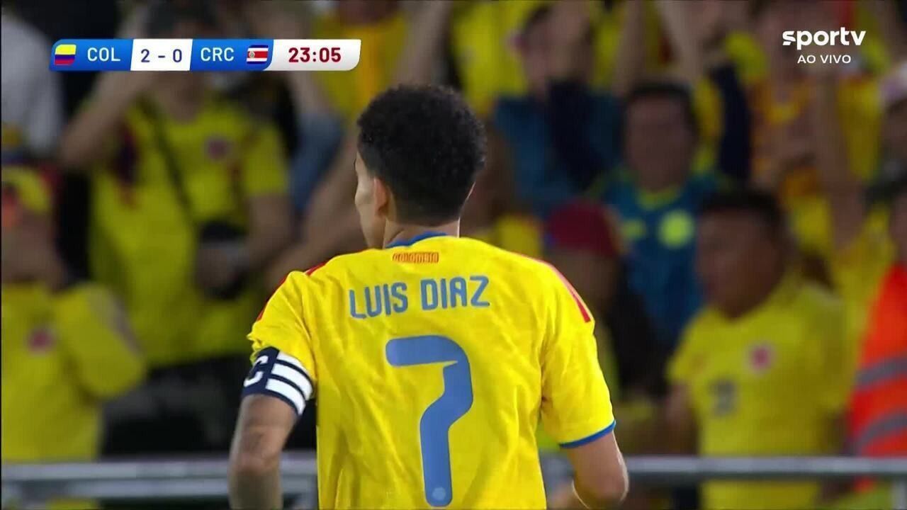 James Rodríguez durante amistoso pela Colômbia