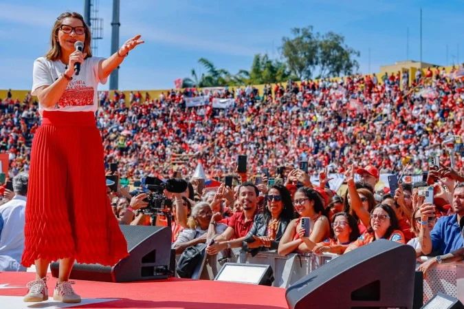Janja Lula em reunião partidária