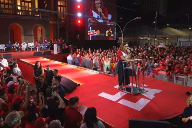 Primeira-dama Janja Lula discursando em Belém