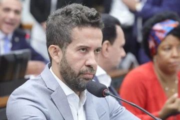 Deputado André Janones