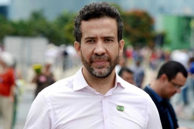 André Janones em transmissão ao vivo