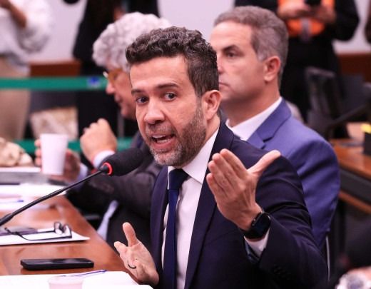 André Janones em evento político