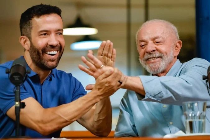 André Janones deixando o Palácio da Alvorada após reunião com Lula