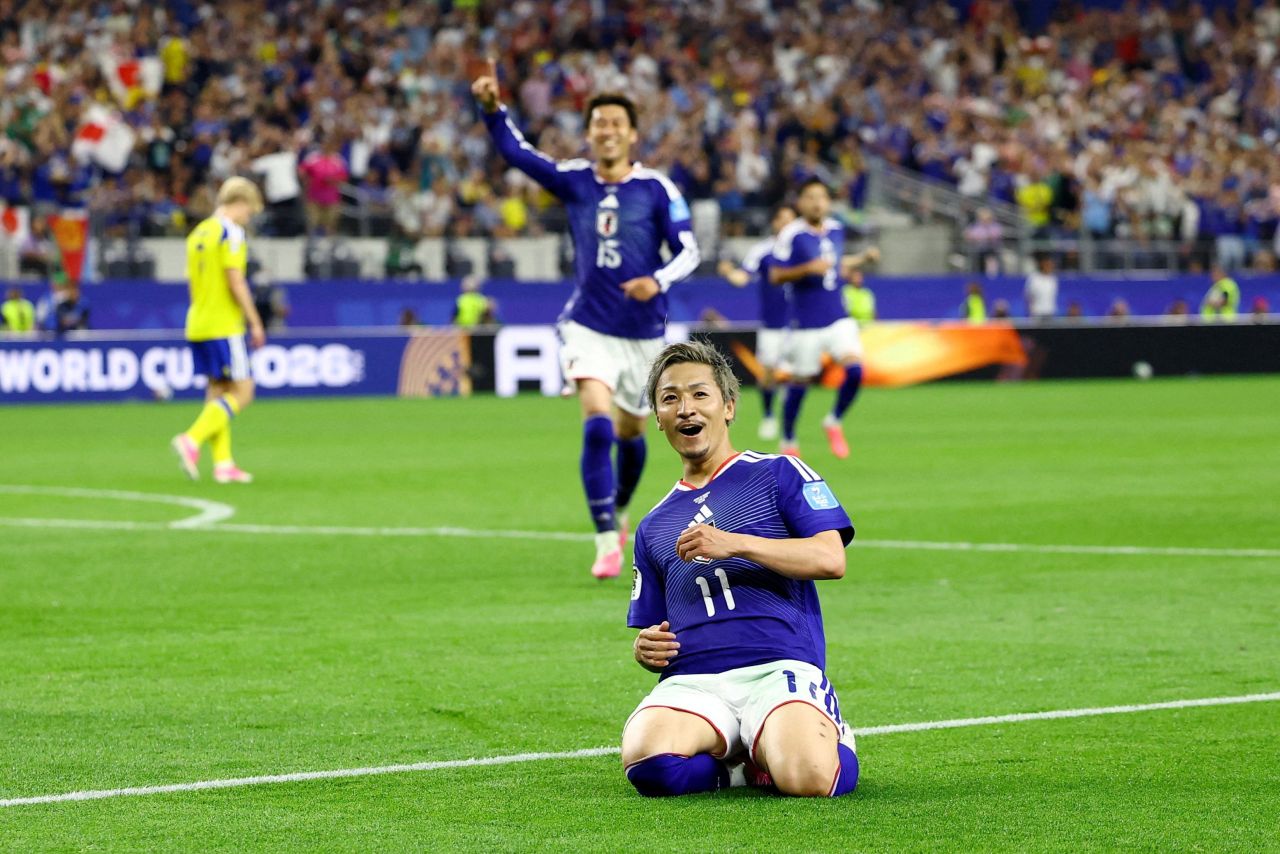 Maeda comemorando gol do Japão