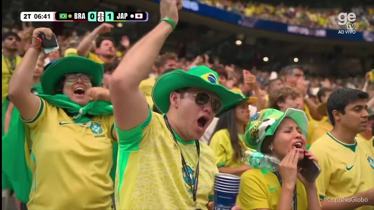 Hajime Moriyasu na beira do campo durante Brasil x Japão na Copa do Mundo 2026