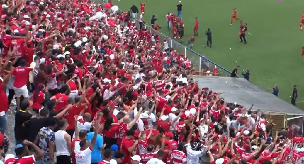Jogadores do Jardim Verônia comemorando o título da Super Copa Pioneer 2026