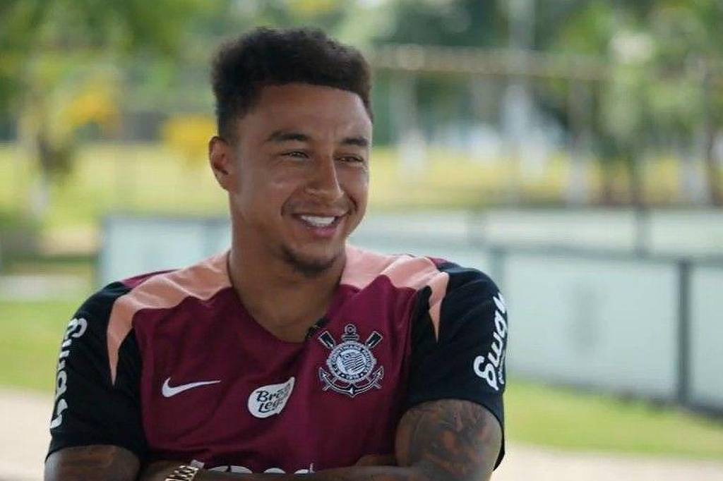 Jesse Lingard comemorando gol com a camisa do Corinthians