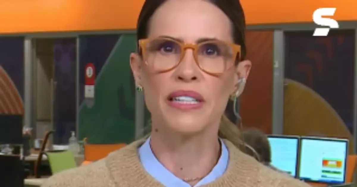 Joanna de Assis sorrindo em foto institucional
