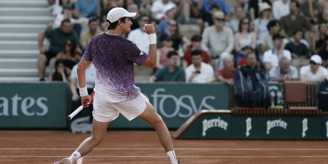 João Fonseca durante partida em Roland Garros