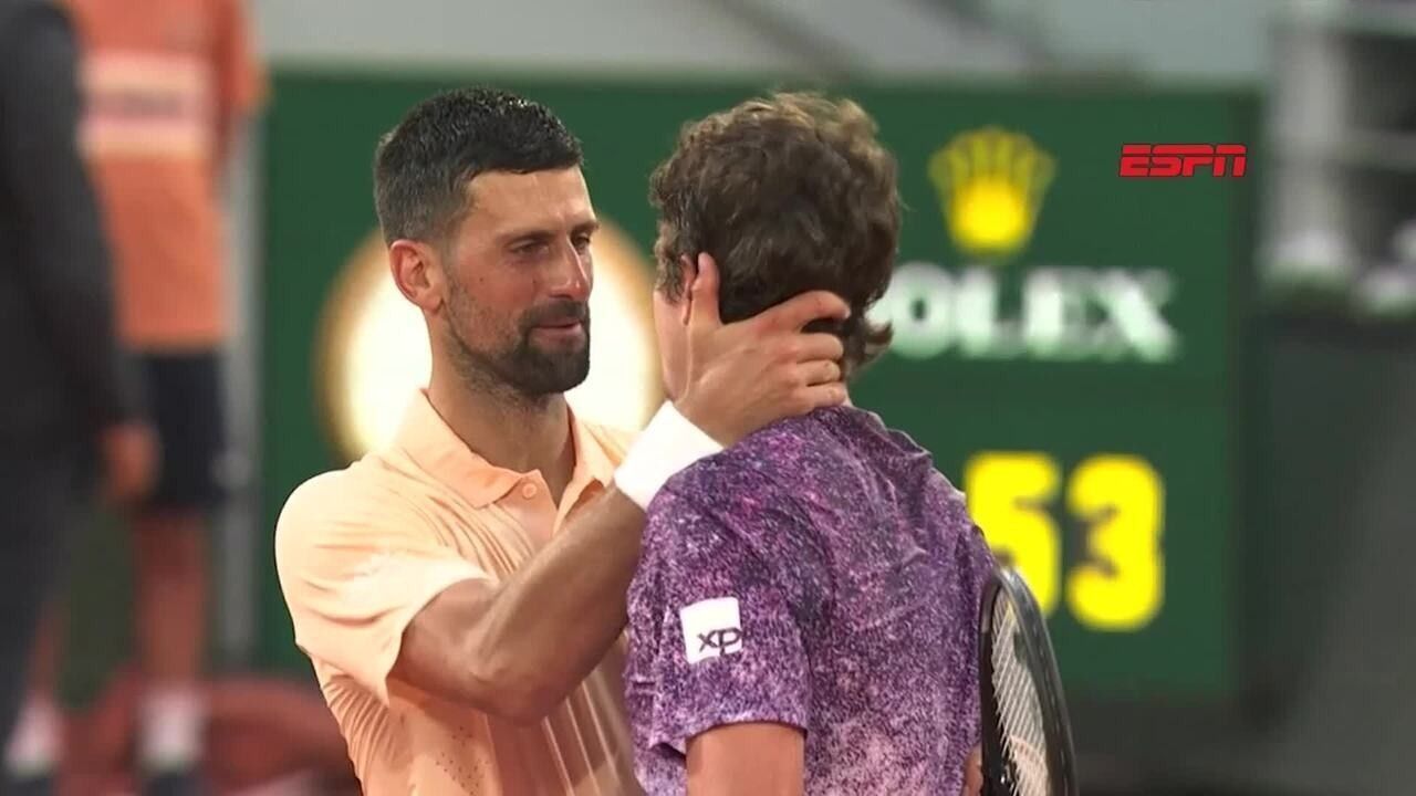 João Fonseca celebra vitória em Roland Garros