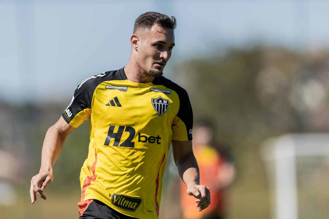 João Marcelo com a camisa do Atlético-MG em partida oficial