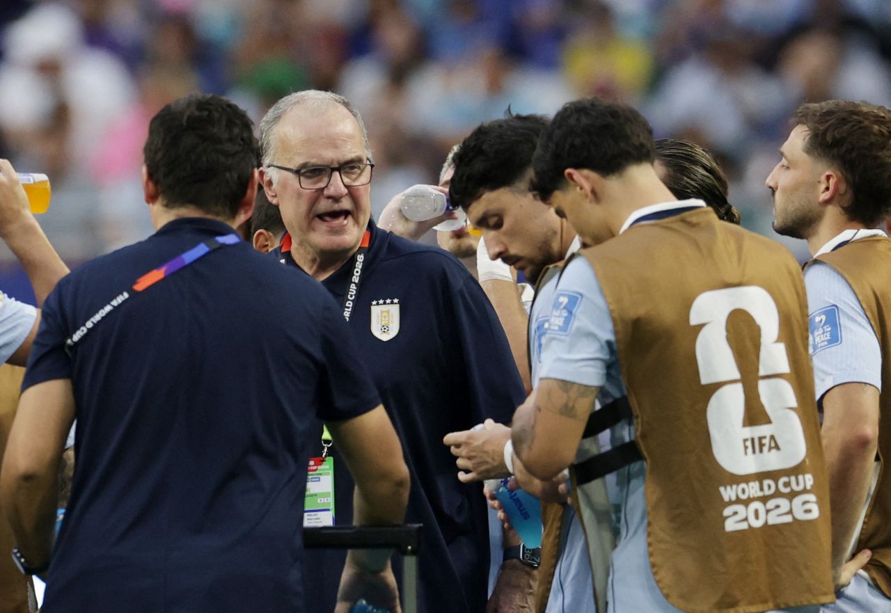 Marcelo Bielsa durante partida do Uruguai