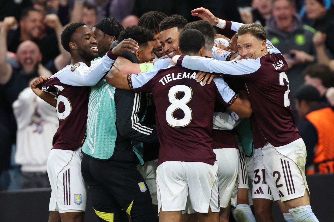 Aston Villa e Liverpool em duelo decisivo pela Premier League