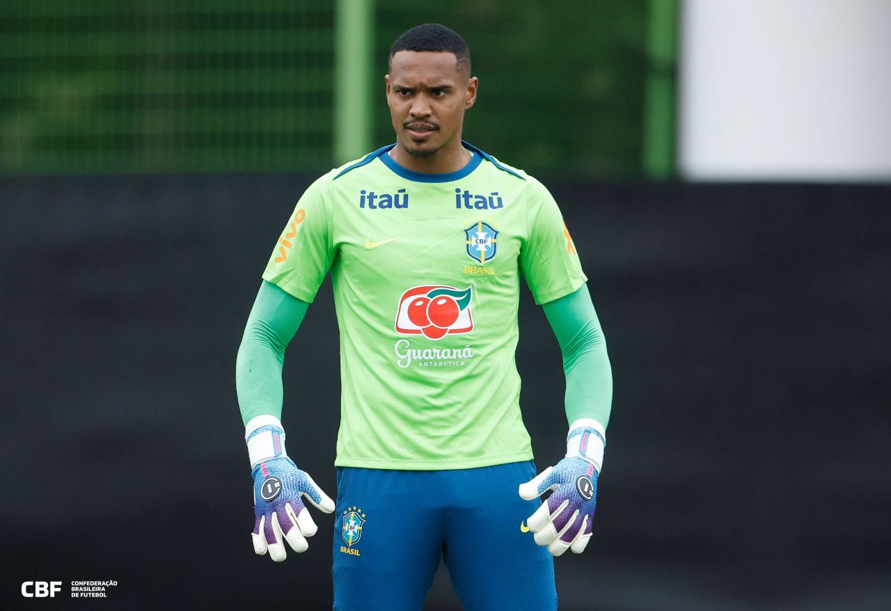 John, goleiro do Nottingham Forest