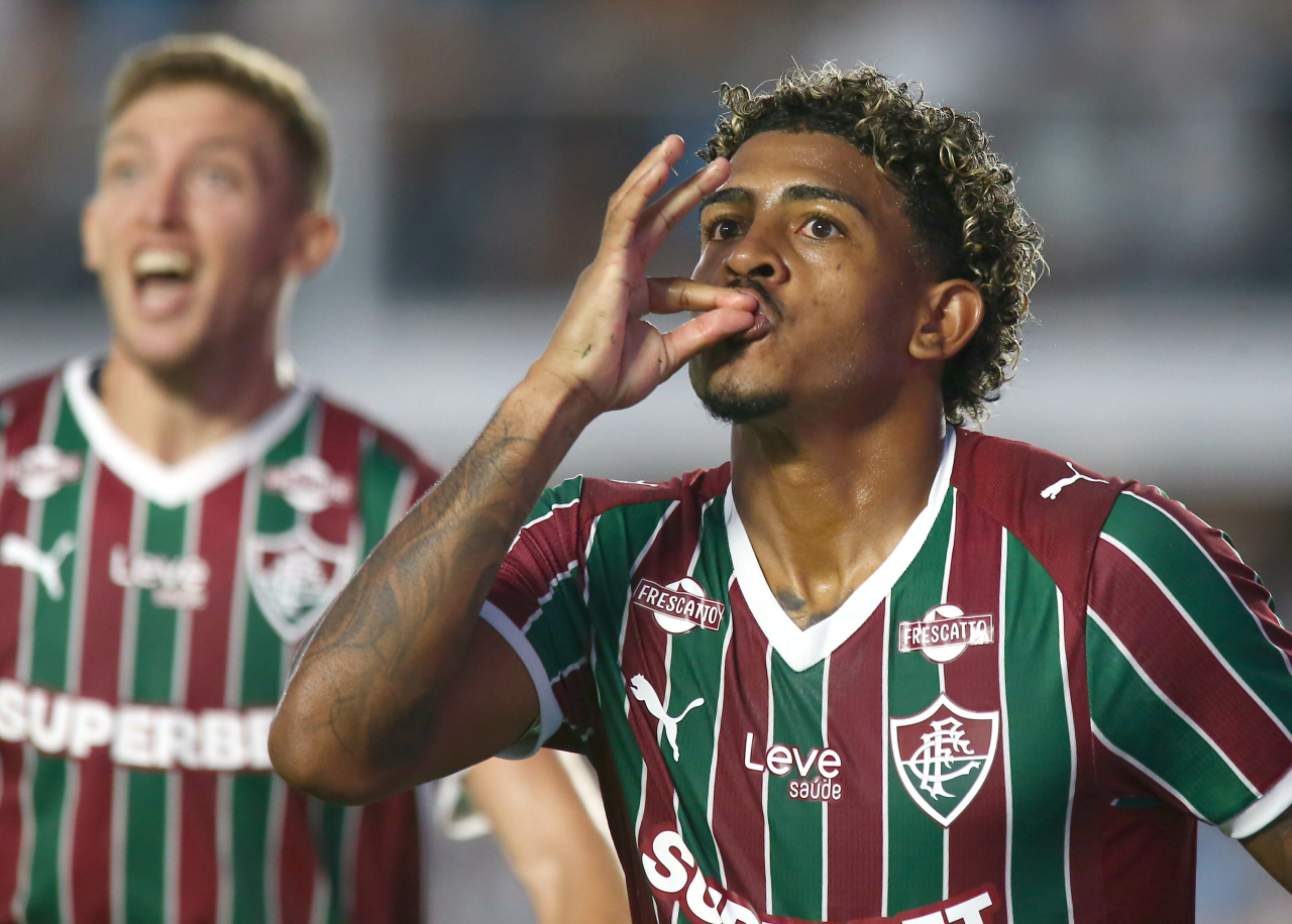John Kennedy comemorando o gol da virada pelo Fluminense