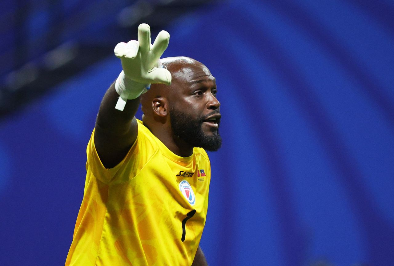 Johny Placide em despedida da seleção do Haiti