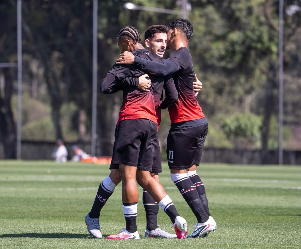 Diego Souza comandando treino do Joinville