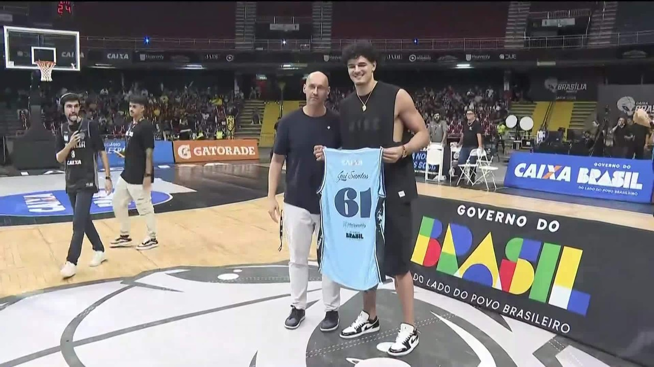 Nikola Jokic em confusão durante partida