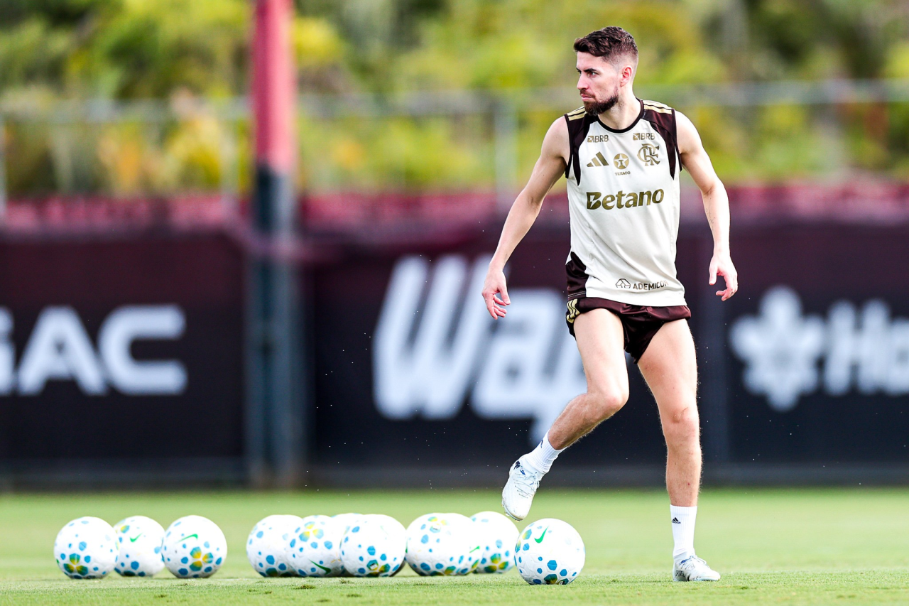 Jorginho em treino do Flamengo no Ninho do Urubu