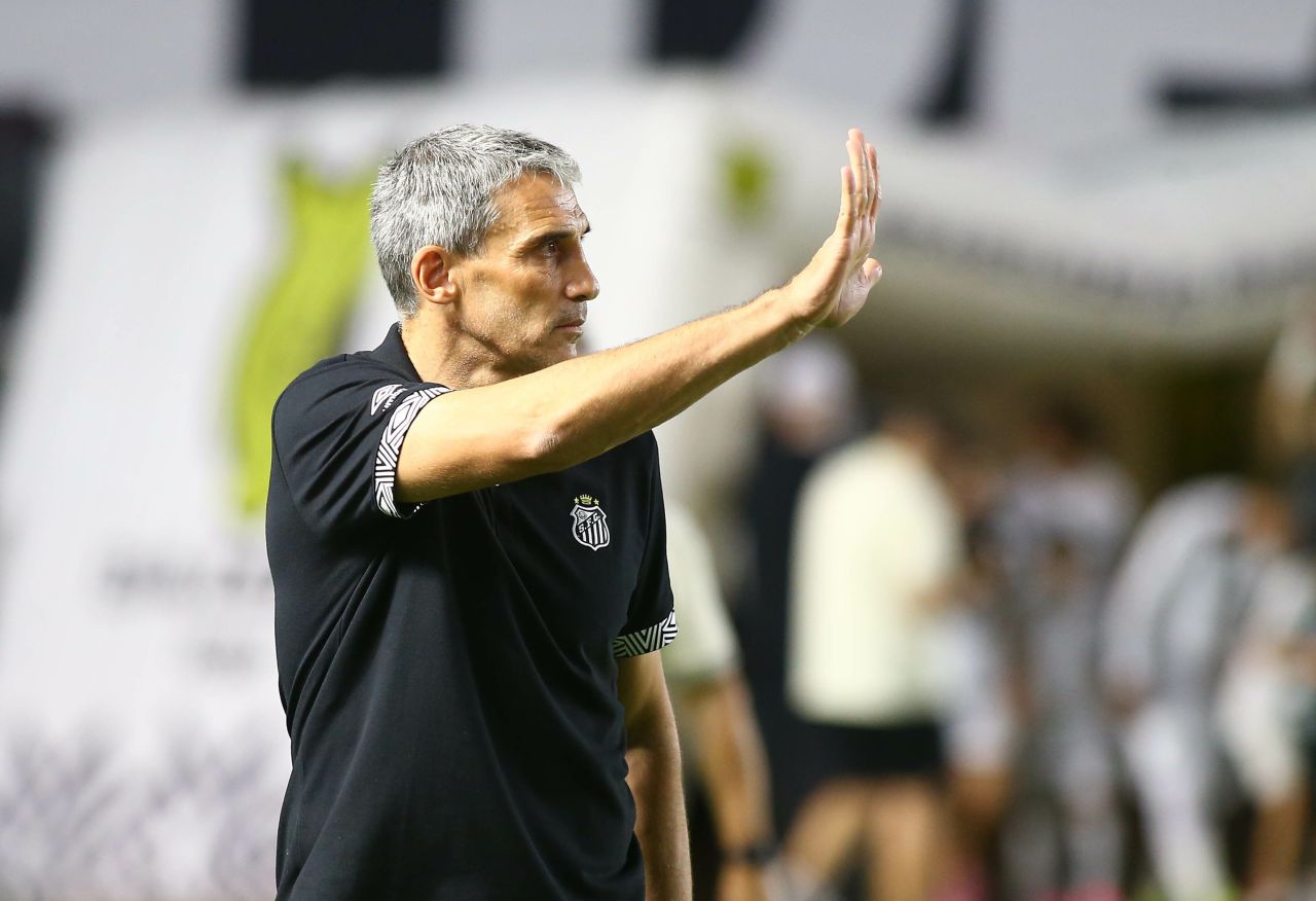 Juan Pablo Vojvoda em ação pelo Santos