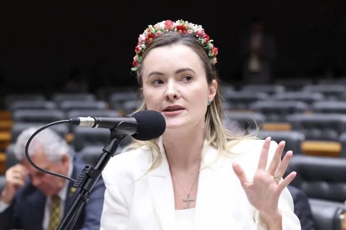 Júlia Zanatta em rede social