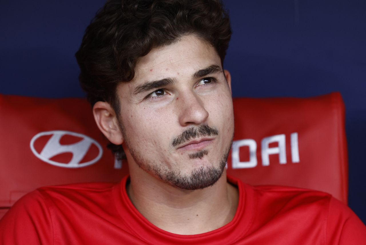 Julián Álvarez vaiado pela torcida do Atlético de Madrid