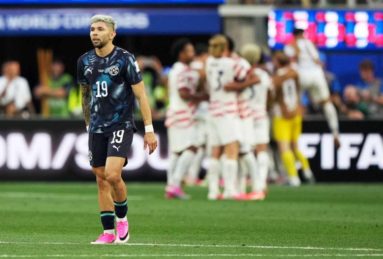 Julio Enciso em ação pelo Paraguai