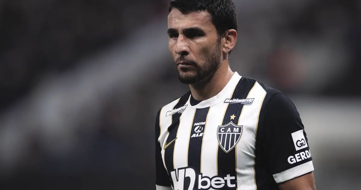 Junior Alonso vestindo a camisa do Atlético-MG em partida