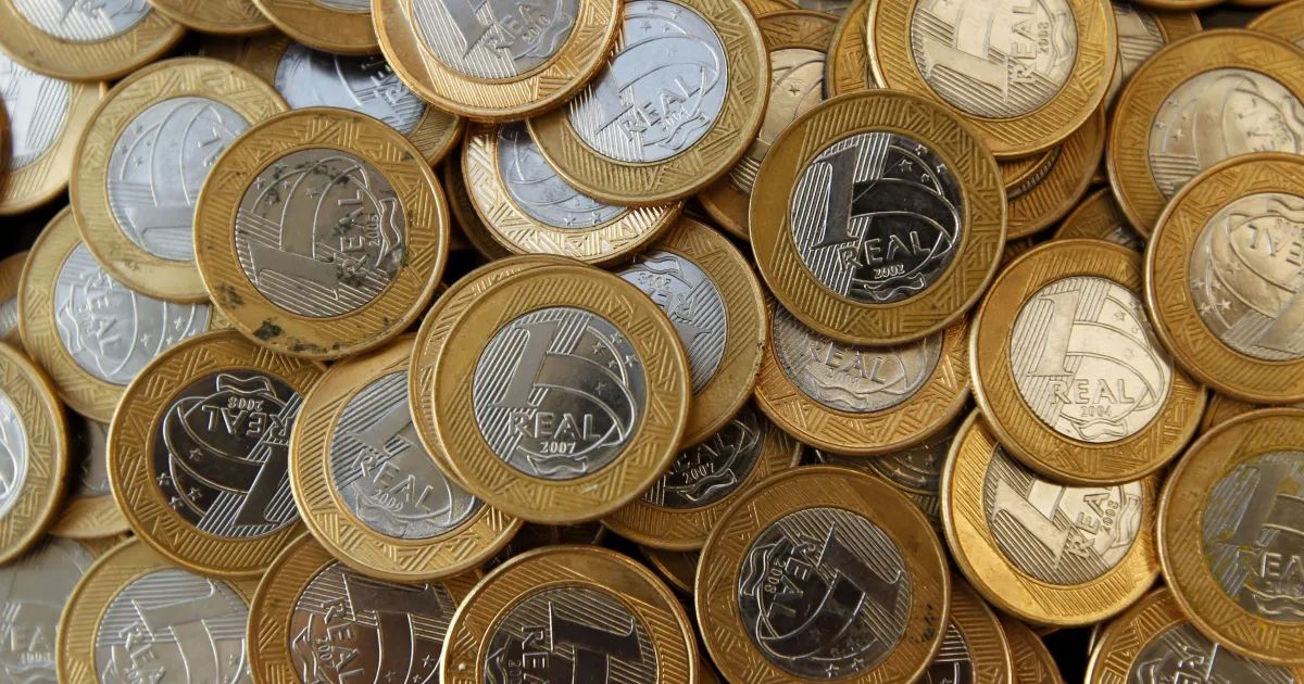 Painel eletrônico com cotações de mercado