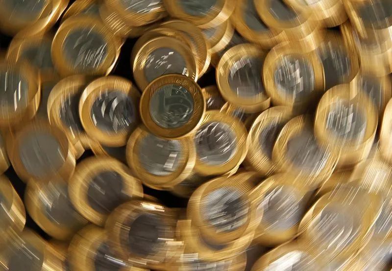 Curva de juros e indicadores financeiros