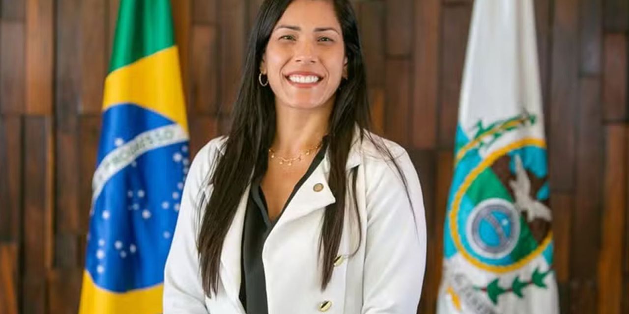 Deputada Índia Armelau em evento público