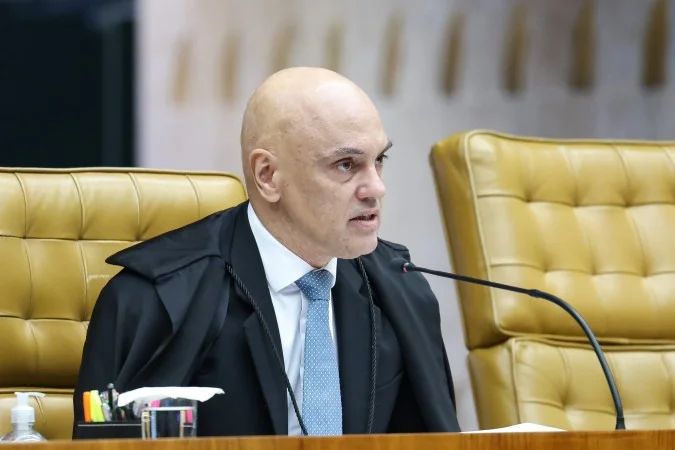 Senador Alessandro Vieira concede entrevista