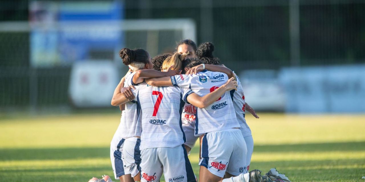 Jogadoras do Juventude comemoram gol contra Portuguesa-AP