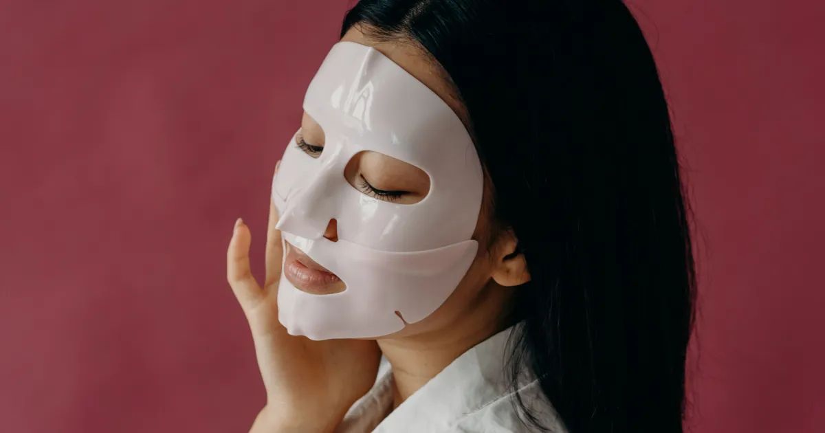 Produtos K-beauty expostos em prateleira de loja