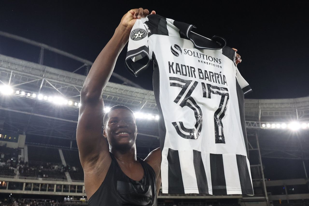 Kadir comemorando gol pelo Botafogo