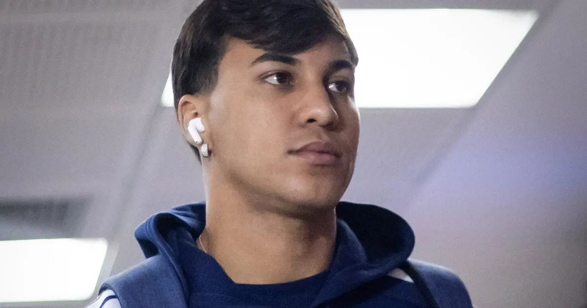 Kaio Jorge disputa lance