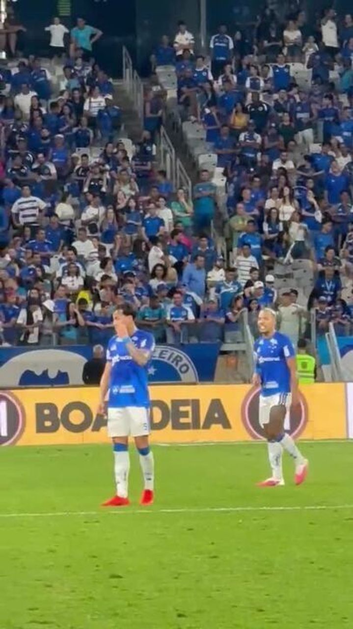 Kaio Jorge e Matheus Pereira durante discussão em jogo