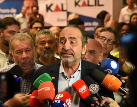 Alexandre Kalil em coletiva na ALMG