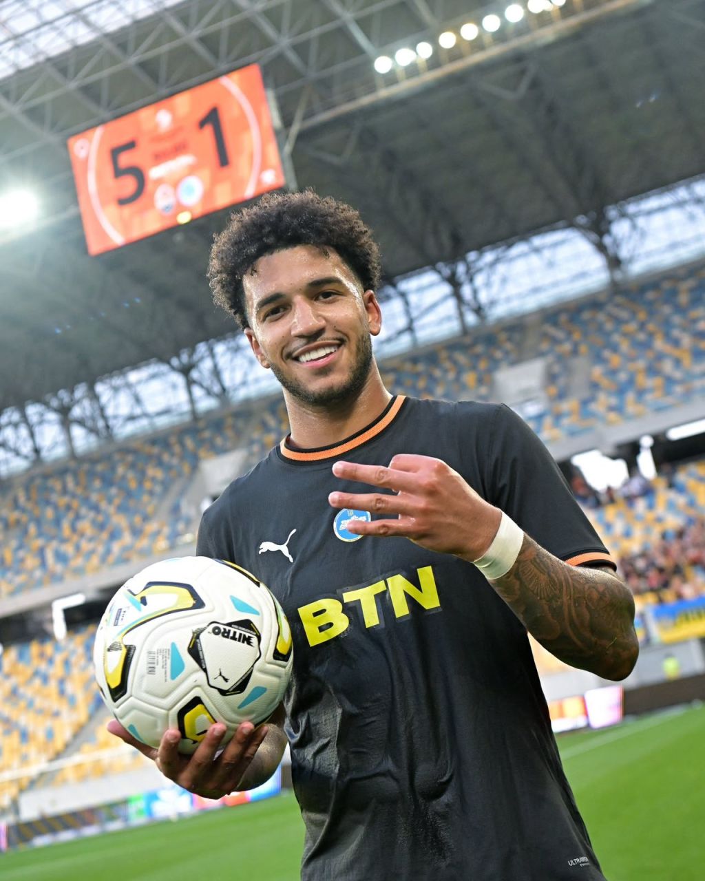 Kauã Elias comemora gol pelo Shakhtar Donetsk