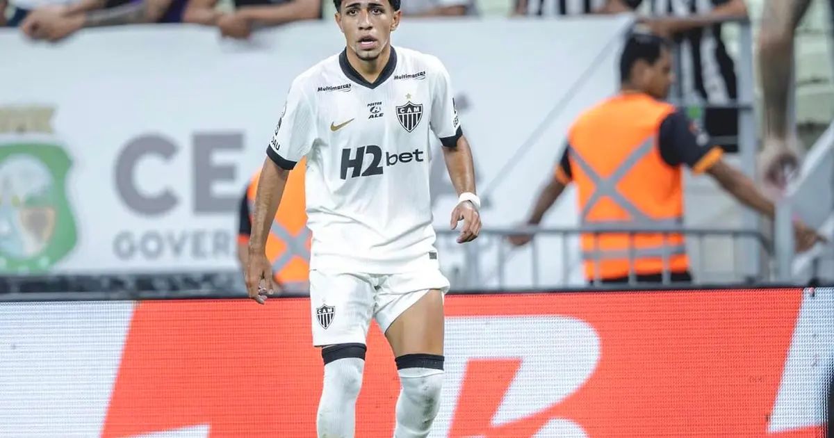 Kauã Pascini durante treino no CT do Atlético