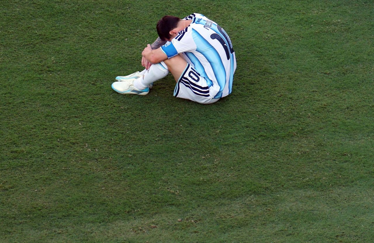 Mario Kempes em vídeo pedindo calma à torcida