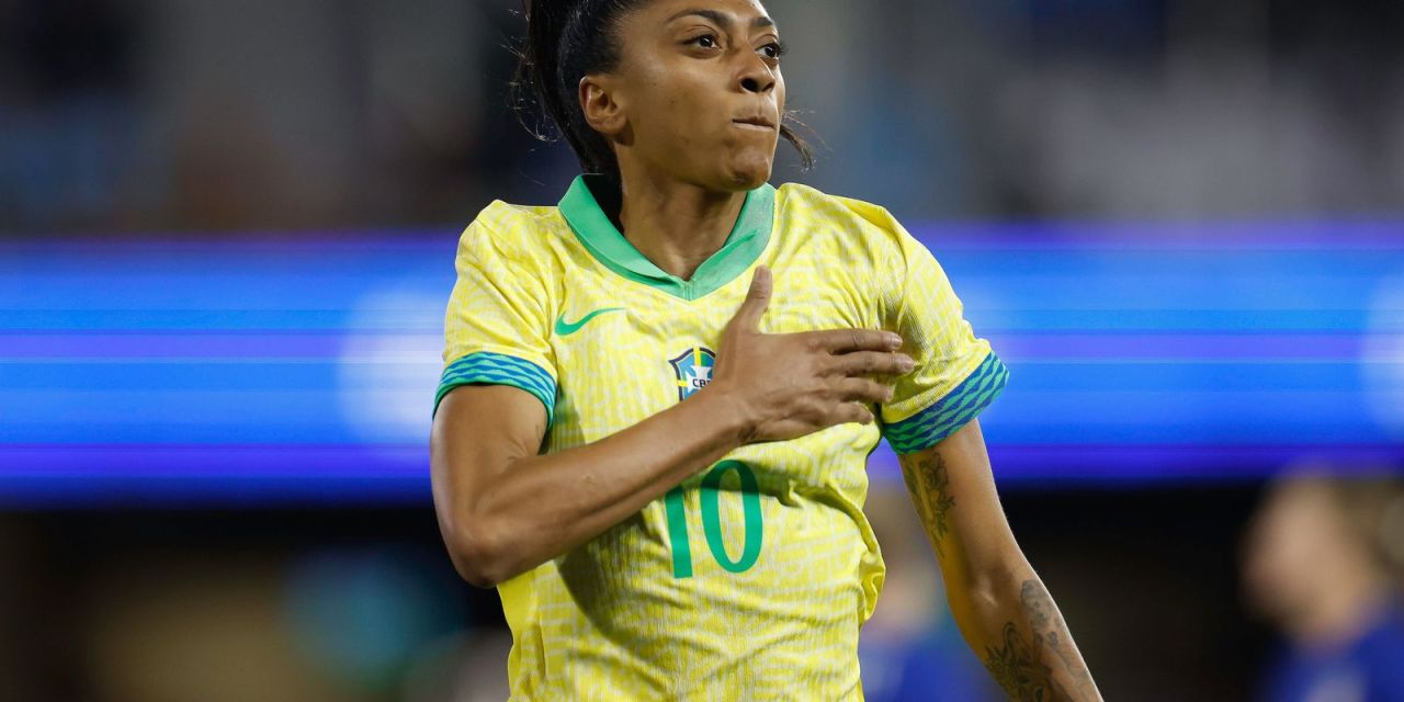 Kerolin em ação com a camisa do Manchester City